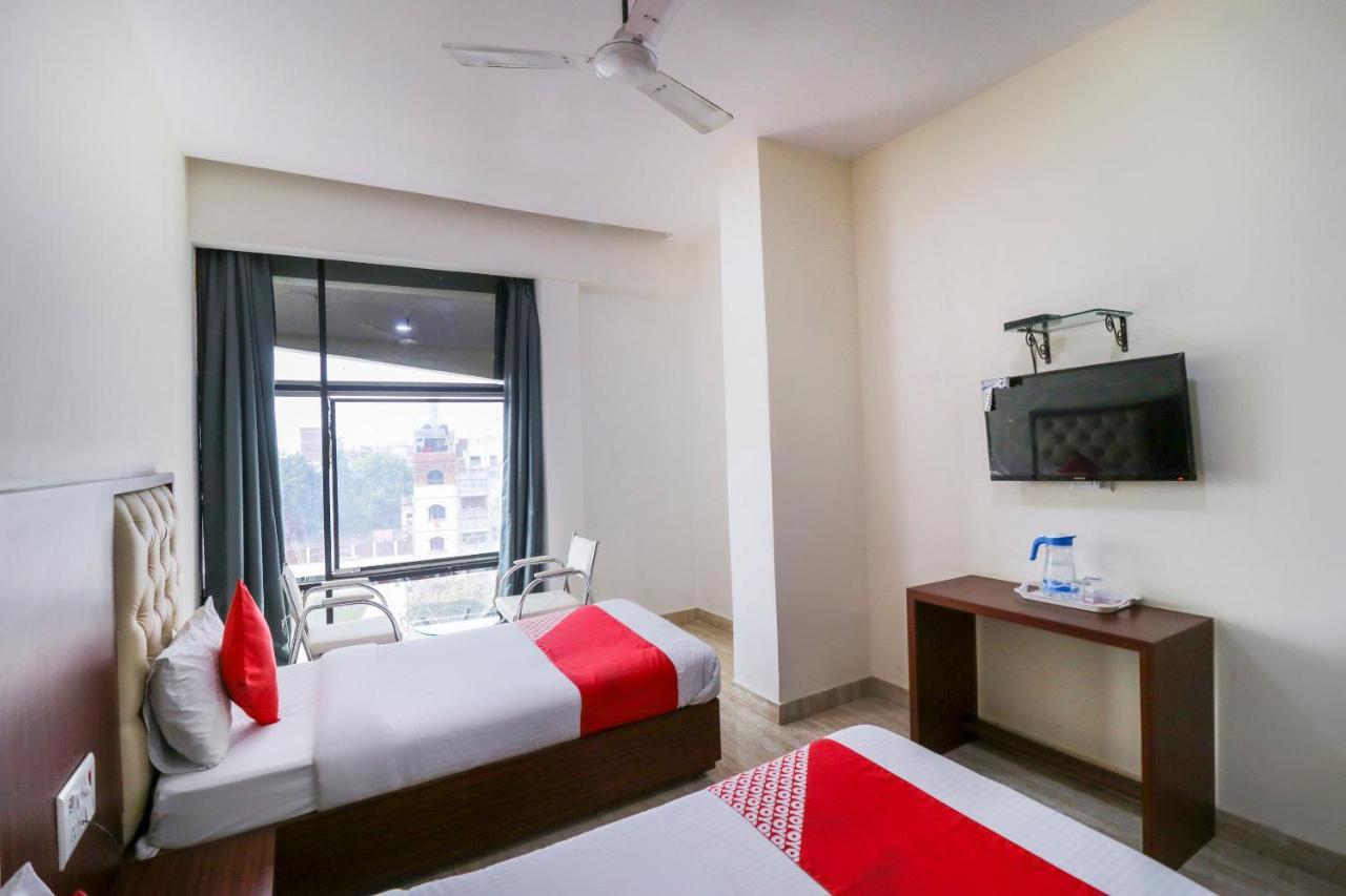 Oyo Flagship 69860 Mastana Palace Hotel Benares Buitenkant foto