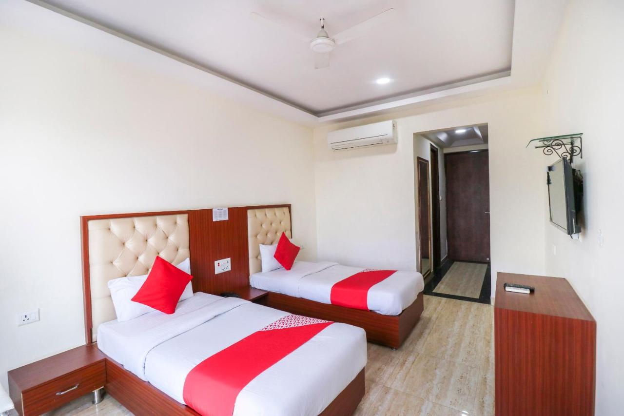 Oyo Flagship 69860 Mastana Palace Hotel Benares Buitenkant foto