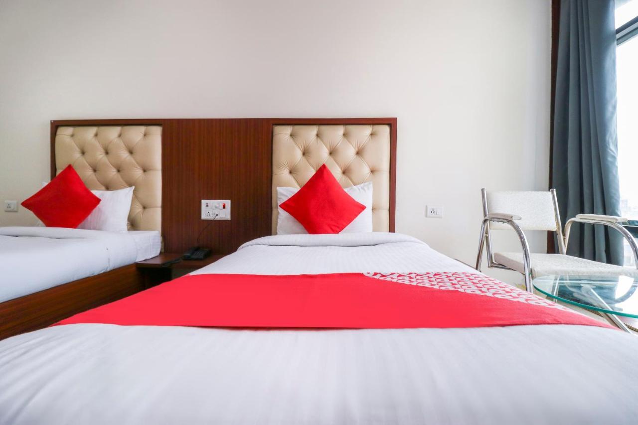 Oyo Flagship 69860 Mastana Palace Hotel Benares Buitenkant foto