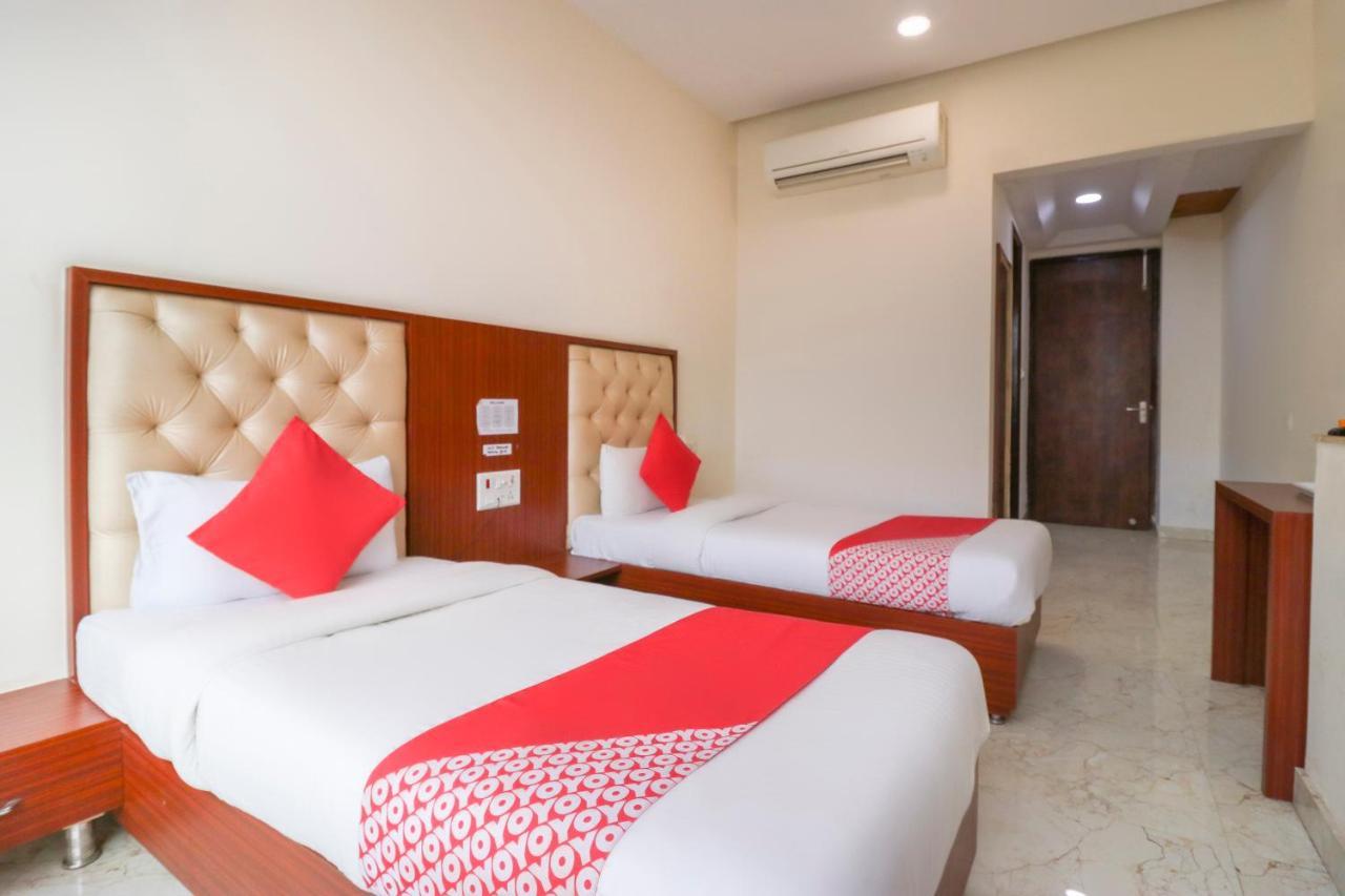 Oyo Flagship 69860 Mastana Palace Hotel Benares Buitenkant foto