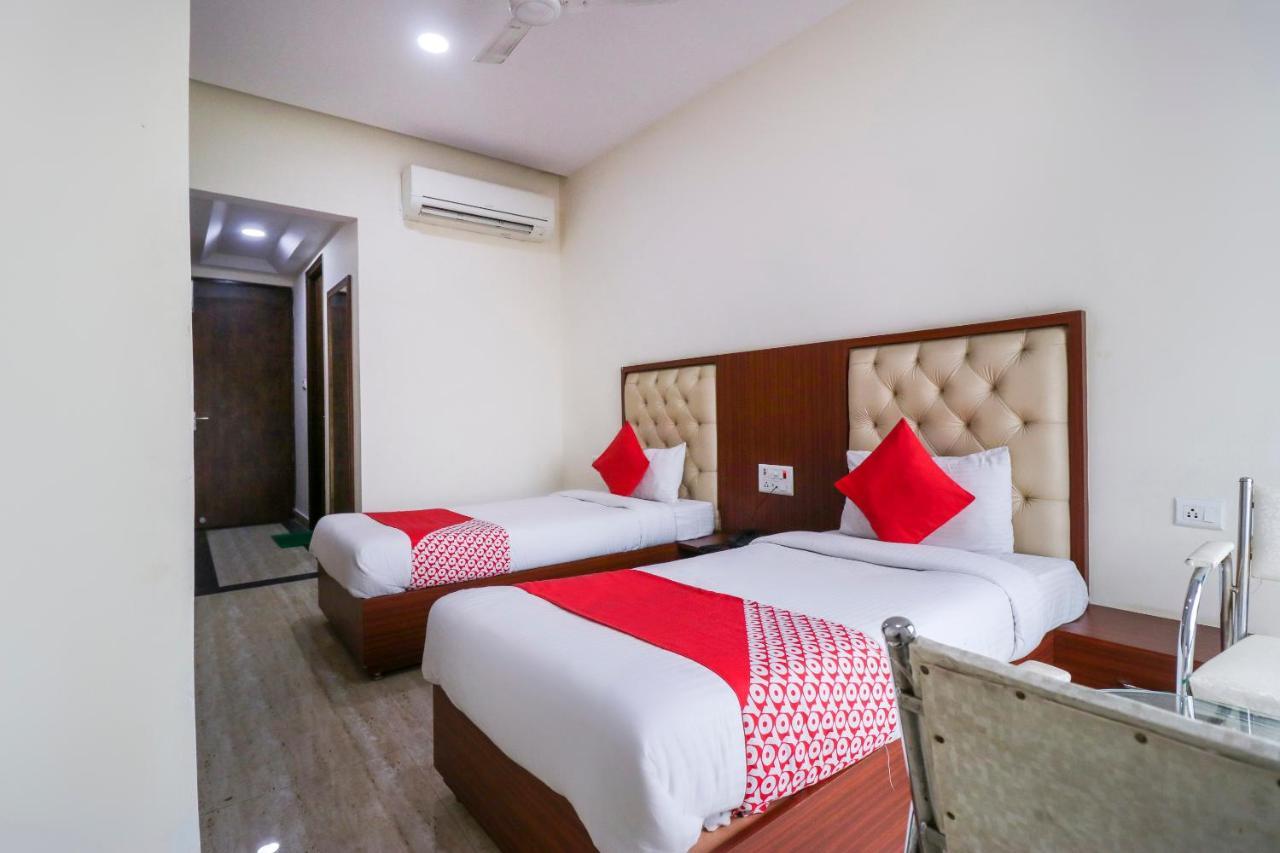 Oyo Flagship 69860 Mastana Palace Hotel Benares Buitenkant foto