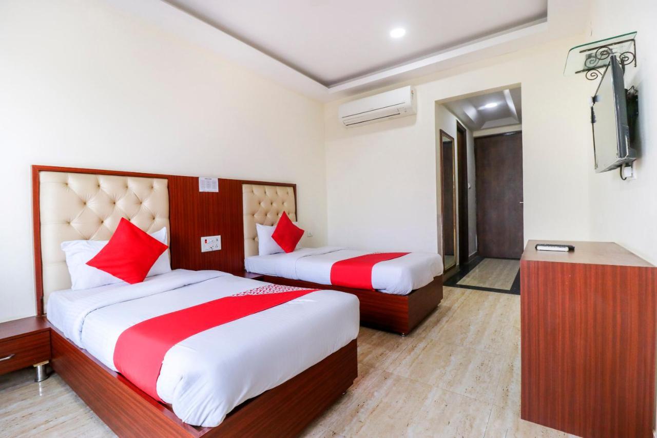 Oyo Flagship 69860 Mastana Palace Hotel Benares Buitenkant foto