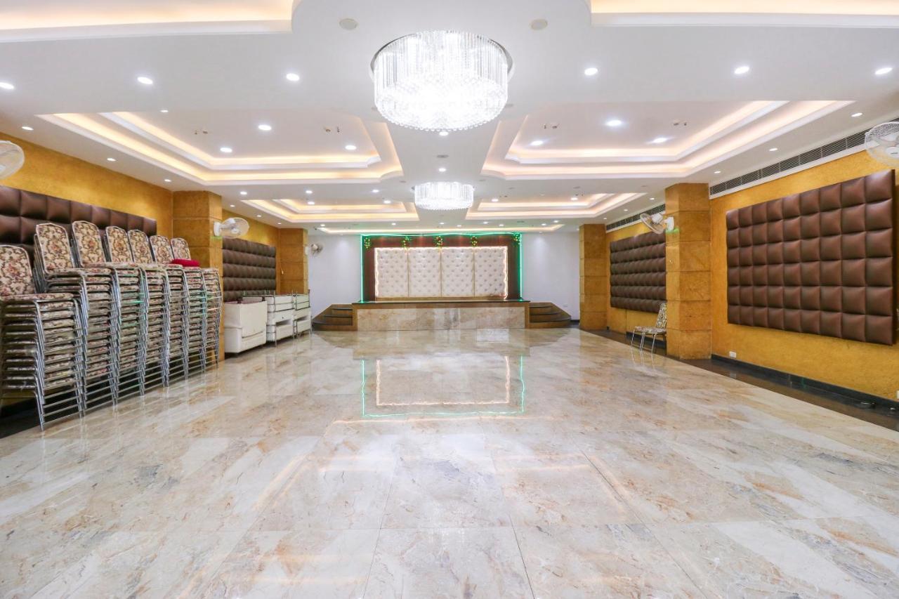 Oyo Flagship 69860 Mastana Palace Hotel Benares Buitenkant foto