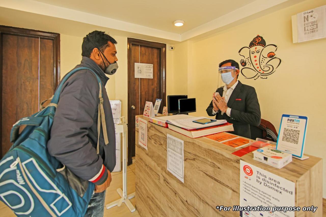 Oyo Flagship 69860 Mastana Palace Hotel Benares Buitenkant foto
