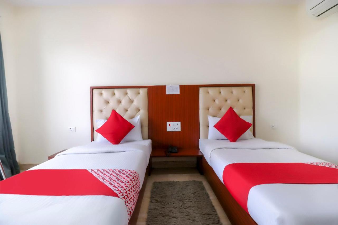 Oyo Flagship 69860 Mastana Palace Hotel Benares Buitenkant foto