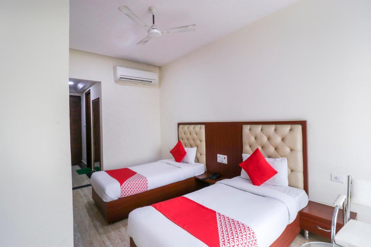 Oyo Flagship 69860 Mastana Palace Hotel Benares Buitenkant foto