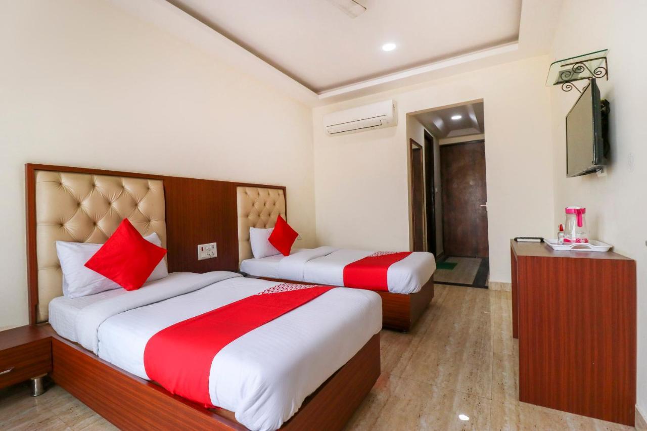 Oyo Flagship 69860 Mastana Palace Hotel Benares Buitenkant foto