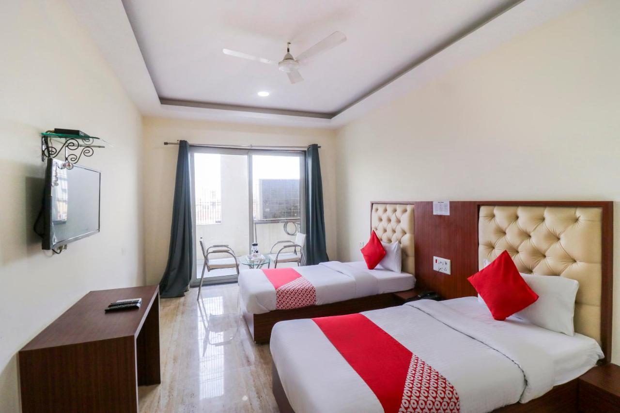 Oyo Flagship 69860 Mastana Palace Hotel Benares Buitenkant foto